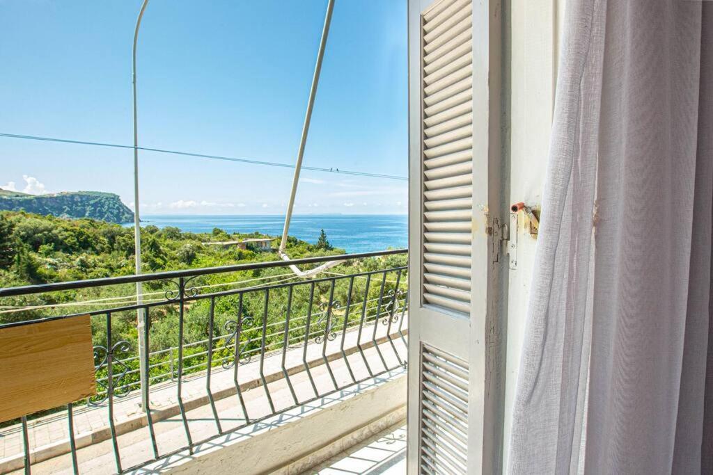 Apartmán Blue Maraci 2 - Sea View, Kitchen, Beach Access Himarë Exteriér fotografie